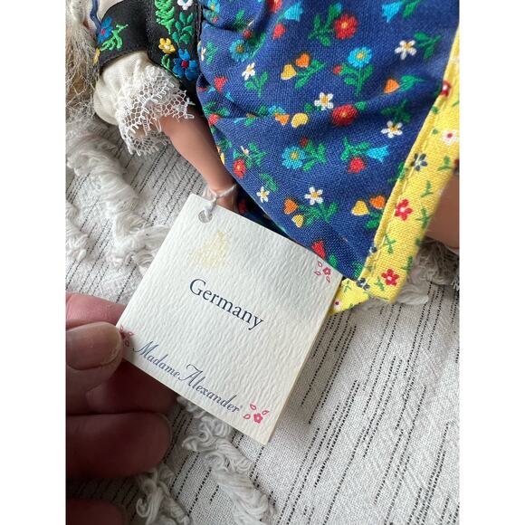 Madame Alexander 8 inch Doll Germany International Collection - Picture 4 of 5